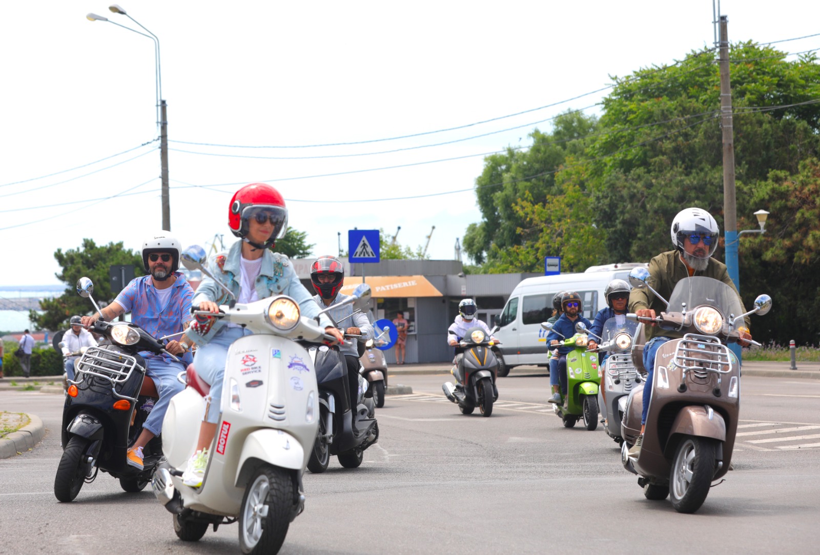 FOTO: Paradă pe două roți – deschidere de Sezon Vespa, pe litoral
