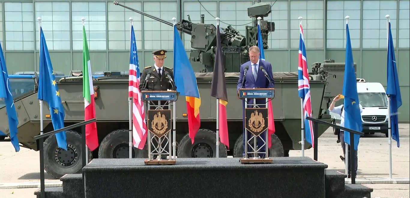 Regele Belgiei, primit de preşedintele Iohannis la Baza Kogălniceanu