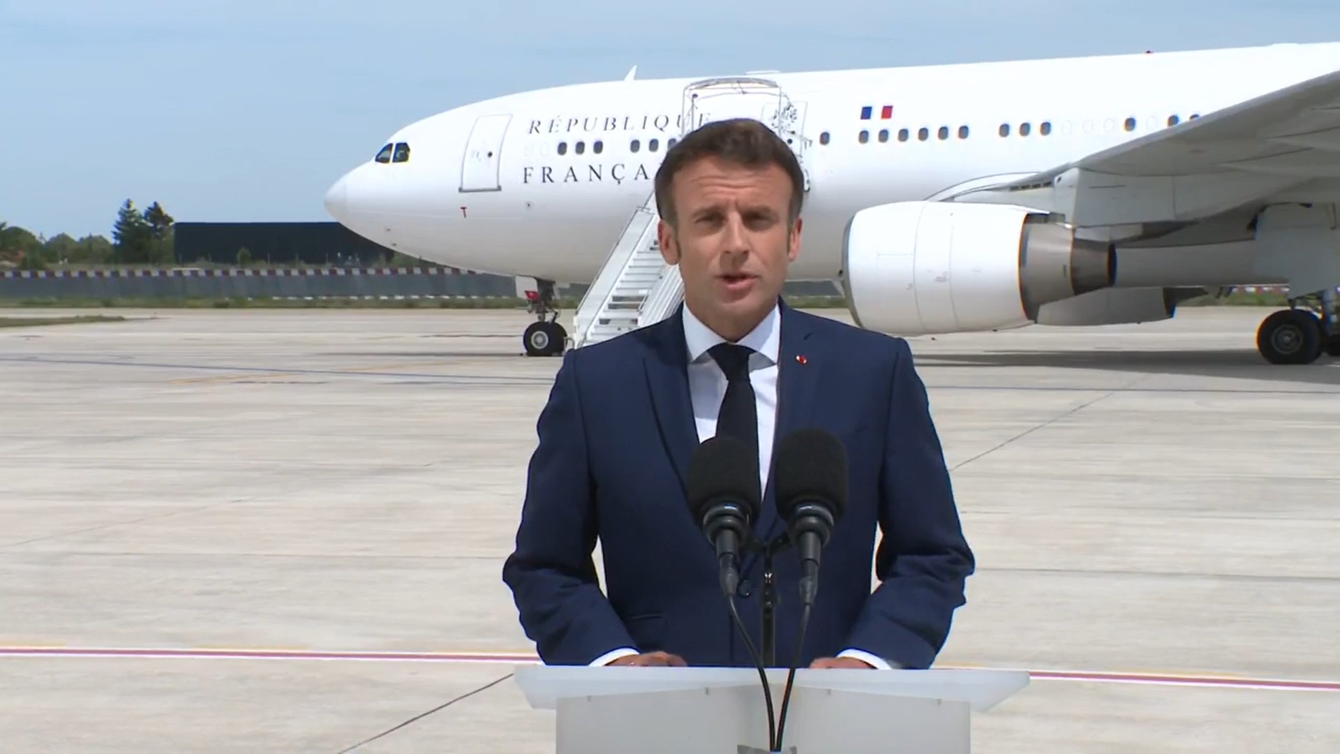 Preşedintele Franţei a ajuns în România