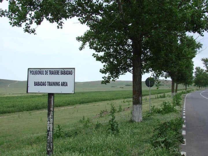 TULCEA: Exerciţii militare cu muniţie de război în Poligonul Babadag. Restricţii de circulaţie între localităţile Enisala şi Sălcioara