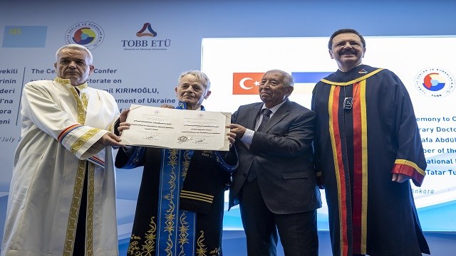 Liderul mondial al tătarilor crimeeni, Mustafa Abdulcemil Kırımoğlu a primit titlul de Doctor Honoris Causa al Universitatii de Economie și Tehnologie (ETU) din Ankara/Turcia