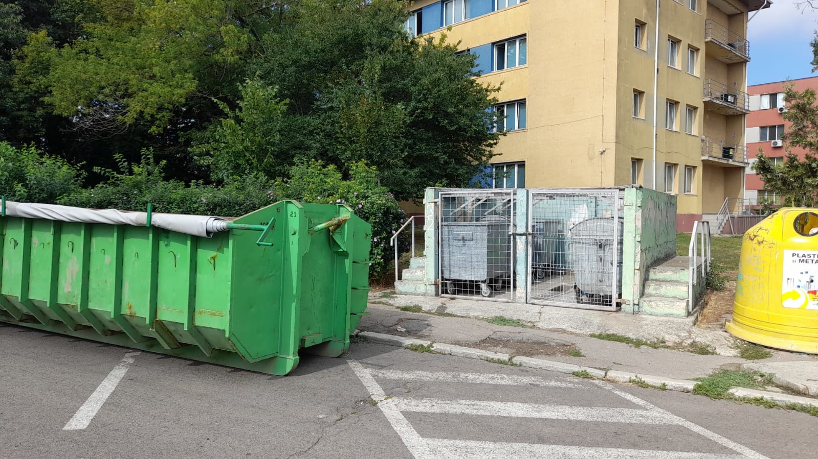 CONSTANŢA: Containerele speciale pentru colectarea deșeurilor voluminoase au fost amplasate în cartierul Poarta 6