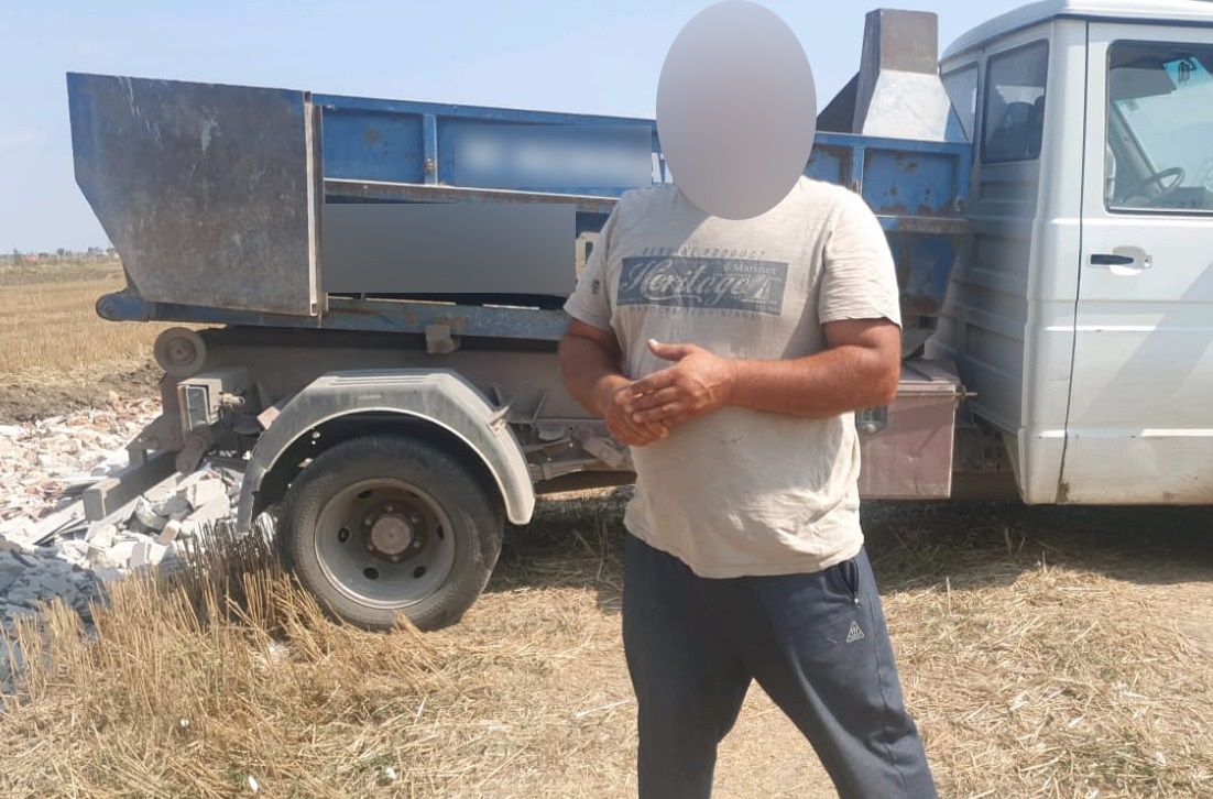 CONSTANȚA: A descărcat ilegal deșeuri și s-a ales cu o amendă de 10.000 de lei și mașina confiscată