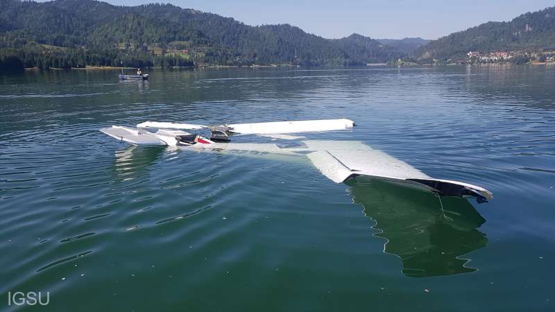Avion uşor căzut în lacul Colibiţa; două victime