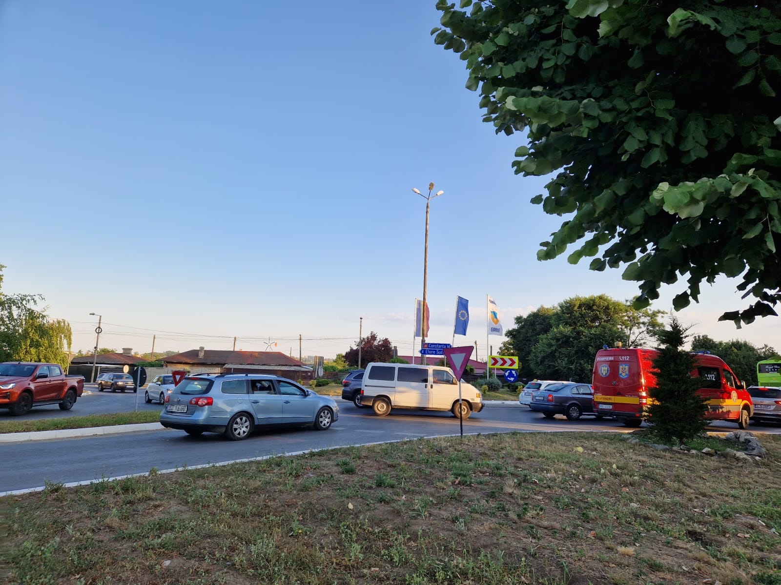 Trafic aglomerat în sudul litoralului. Rute alternative recomandate de poliţişti