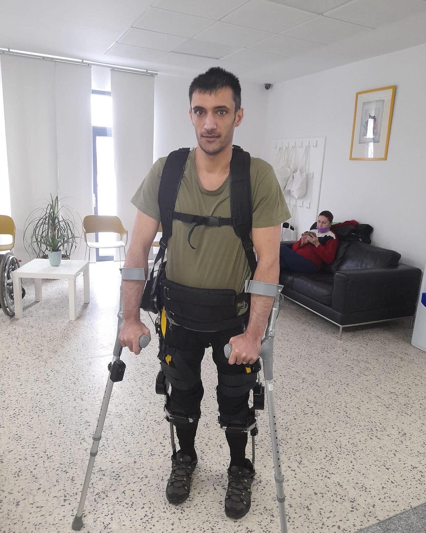 CONSTANȚA: Un tânăr diagnosticat cu paraplegie flască are nevoie de ajutorul nostru. „Ajută-mă să am o viață normală și să pot merge din nou”