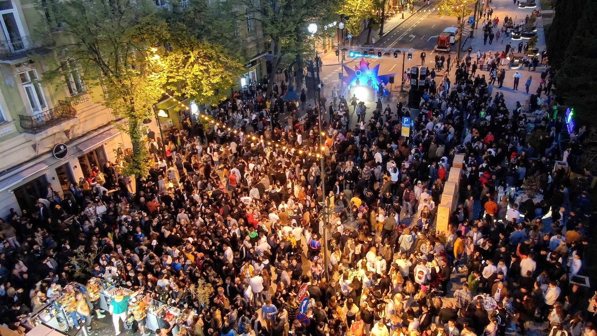 CONSTANȚA: Muzică şi competiţii sportive în weekend, pe bulevardul Tomis. Restricții pentru șoferi