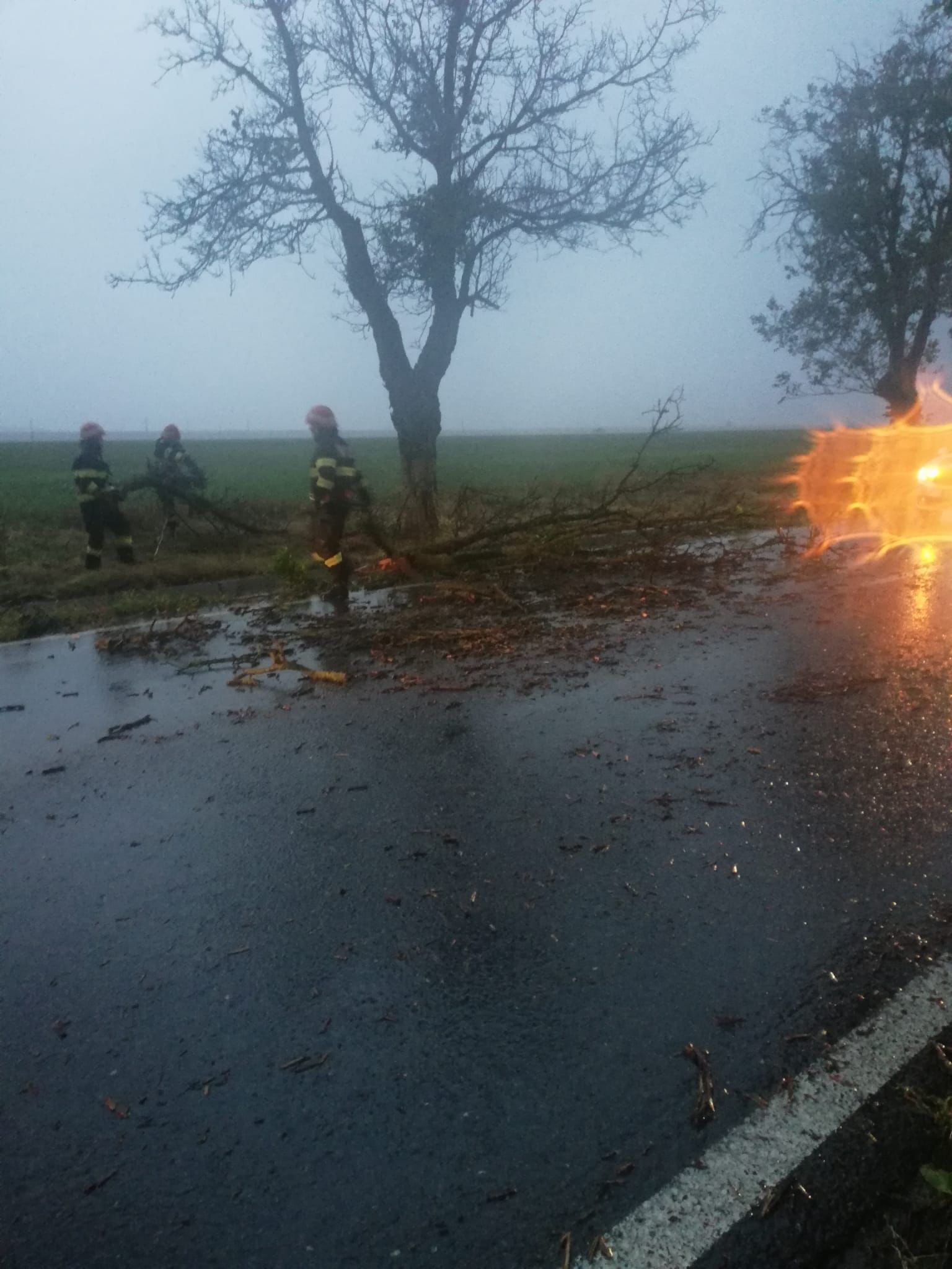 TULCEA: Cod portocaliu de averse, grindină, vânt și descărcări electrice