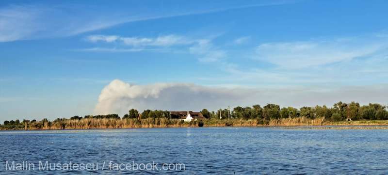 TULCEA: Fumul degajat de incendiile de vegetaţie uscată din Ucraina nu reprezintă un pericol pentru populaţie