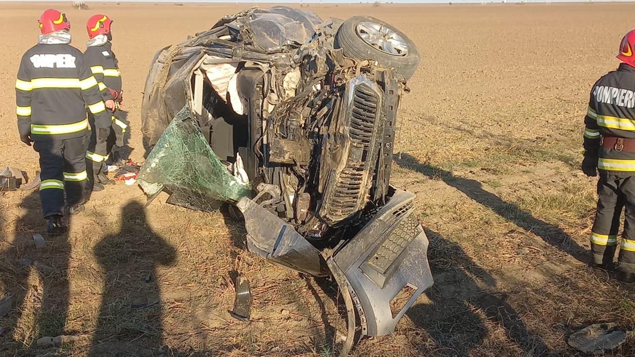 Județul CONSTANȚA: Mașină lovită de tren. Șoferul a refuzat transportul la spital
