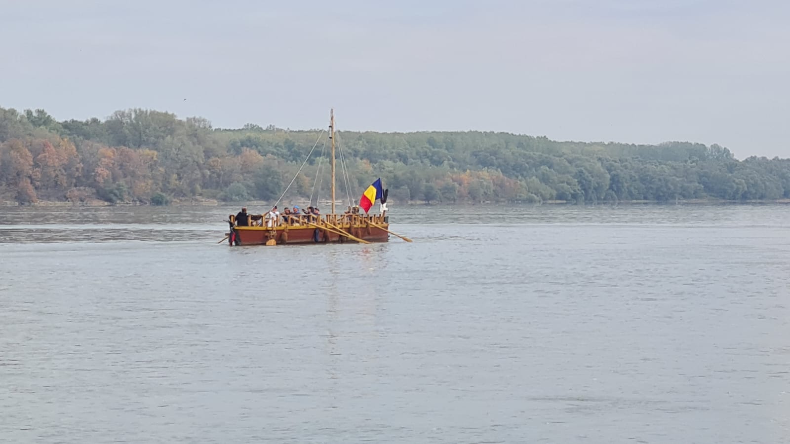 Danuvina, barca romană realizată în cadrul proiectului „Living Danube limes”, a poposit la Izvoarele şi la Rasova