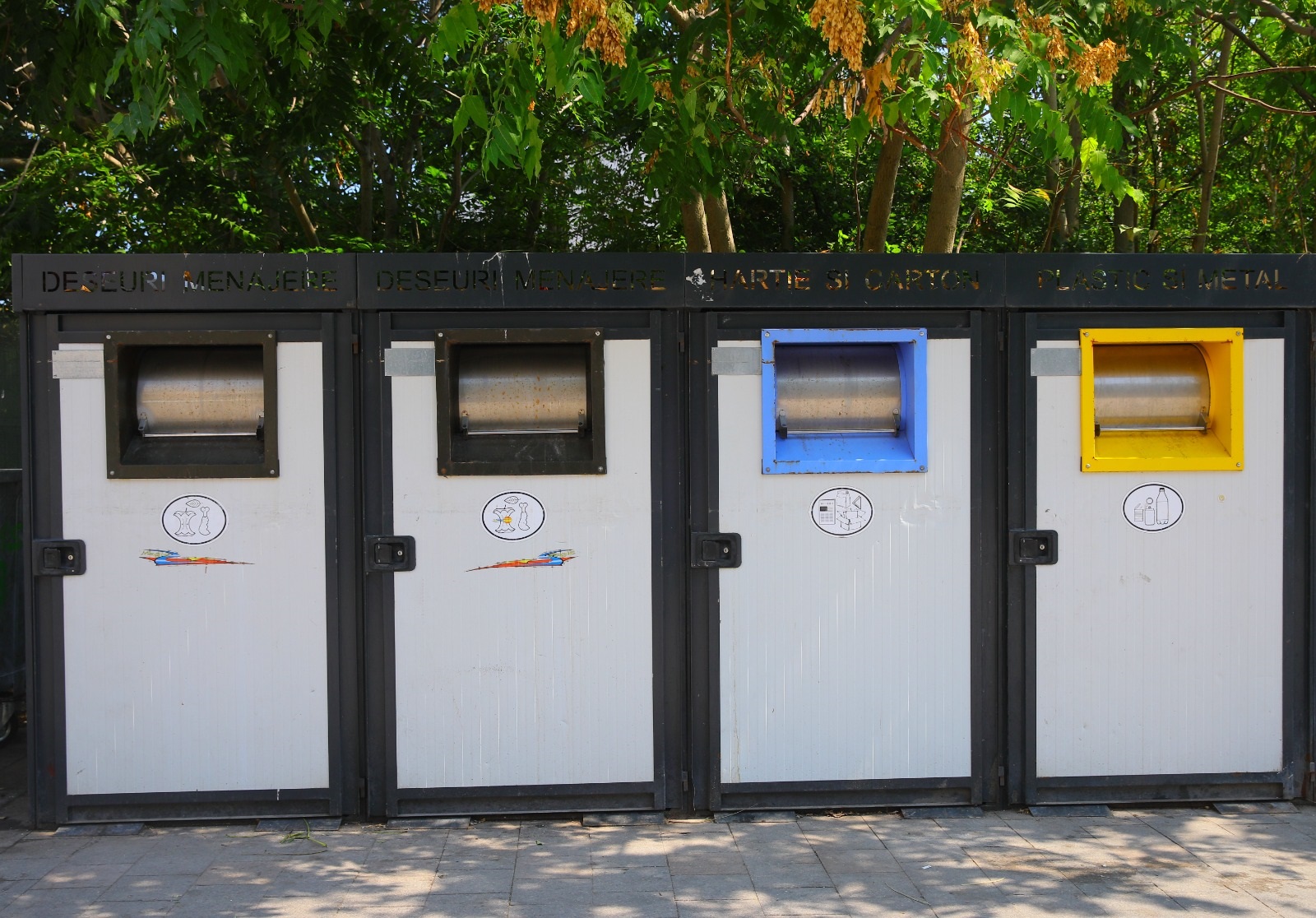 CONSTANŢA: Colectarea deșeurilor se va face pe timpul nopții. „Vă rugăm să nu parcaţi maşinile în zona platformelor de colectare!“