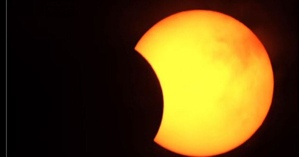 Eclipsă de soare vizibilă din România. O puteţi urmări la Planetariul din Constanţa