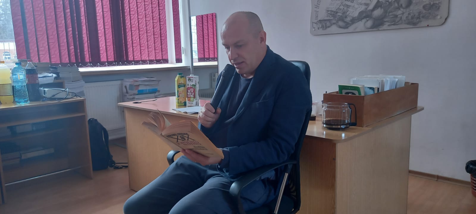 Scriitorul Angelo Mitchievici, față în față cu adolescenții Liceului Teoretic „George Călinescu“ din Constanța