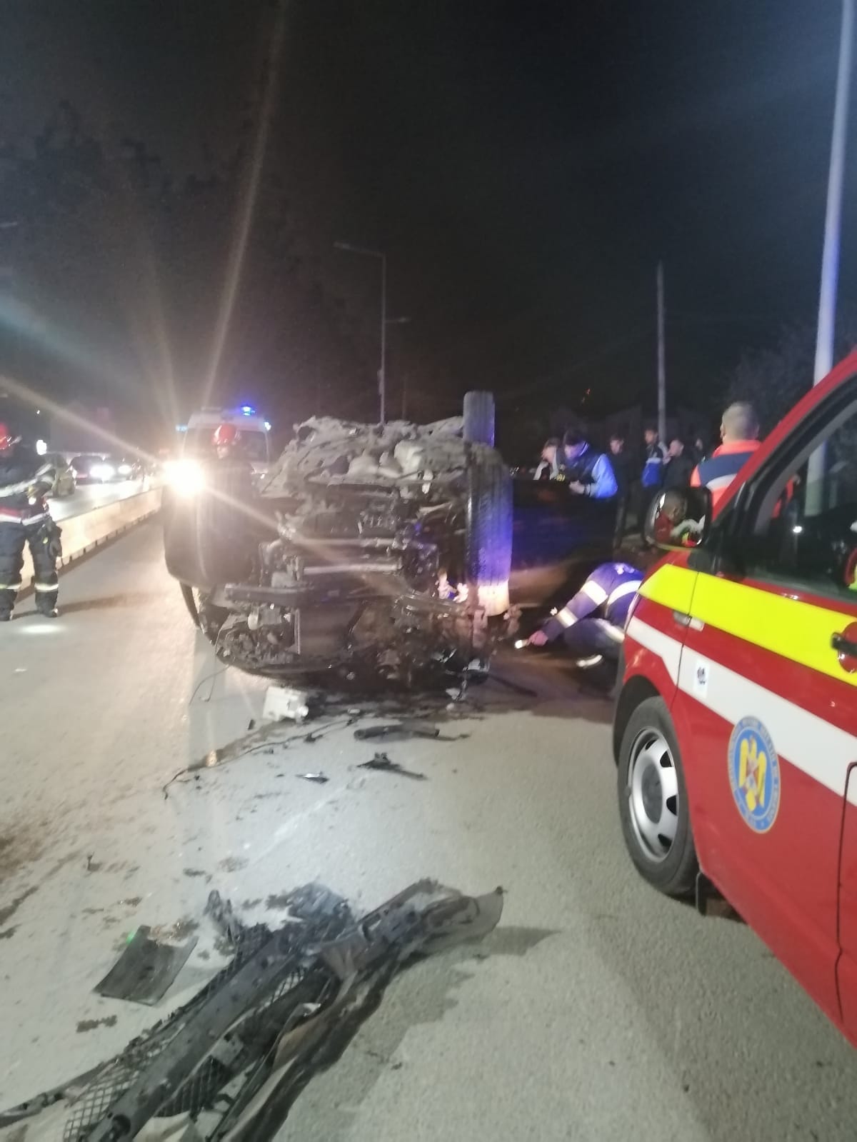 O maşină s-a răsturnat în zona Hanul Piraţilor – FOTO