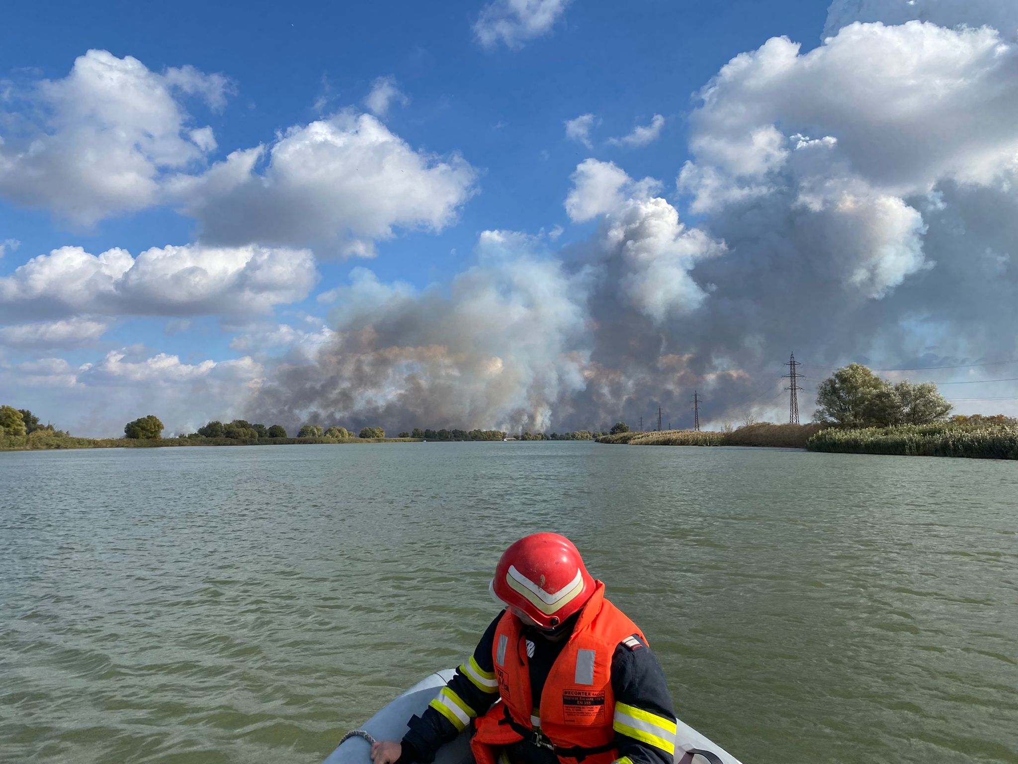 TULCEA: Incendiu de vegetație, în apropiere de Sulina