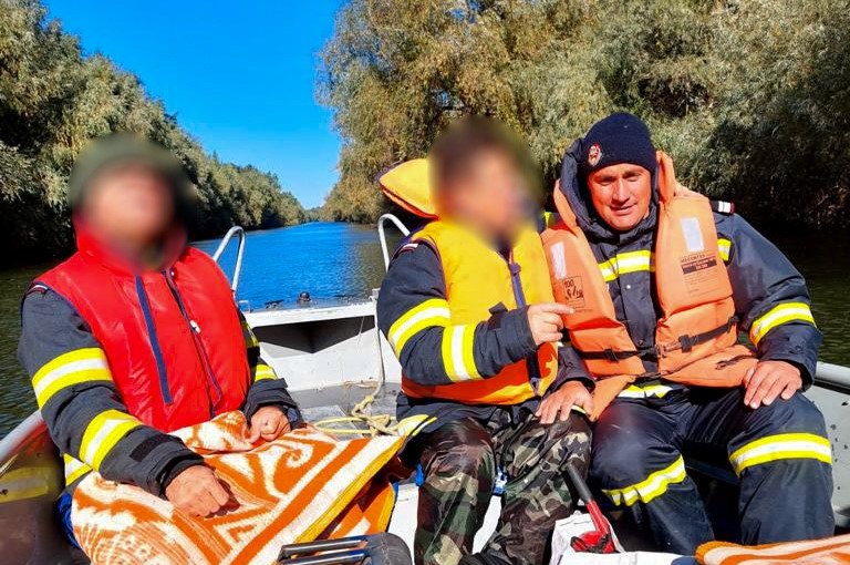Operaţiune de salvare în Delta Dunării: Doi turişti s-au răsturnat cu barca