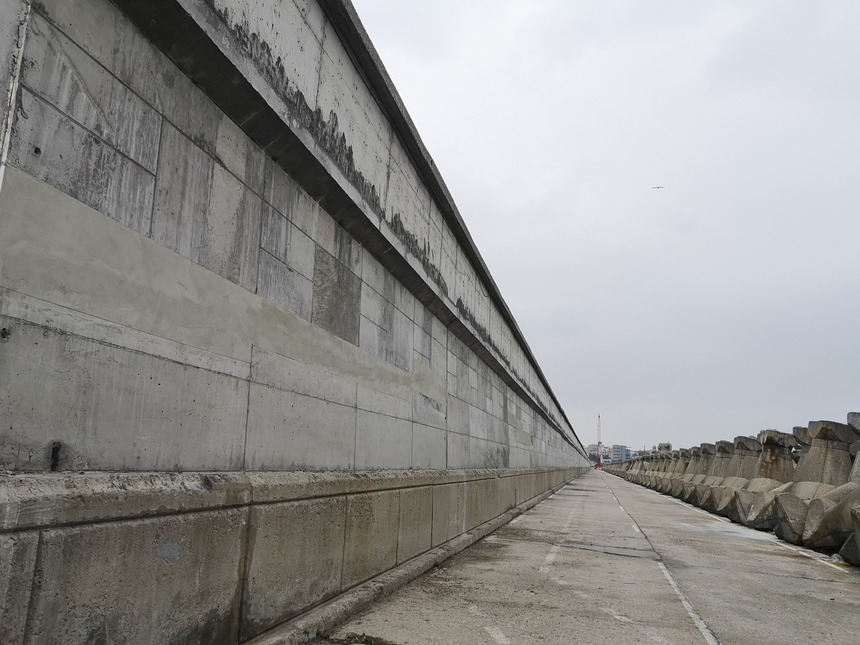 Au fost finalizate lucrările de modernizare şi de consolidare a digului de larg al Portului Constanţa
