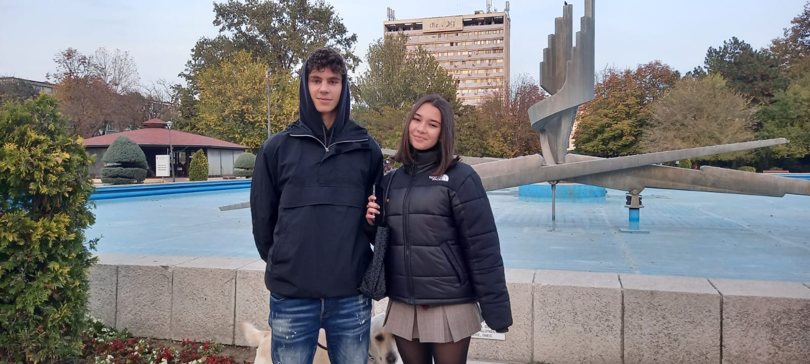 Cei doi elevi de liceu din Constanța care au debutat în spectacolul SeaSide Stories, în regia lui Radu Afrim, au povestit la Radio Constanța despre experiența lor uluitoare