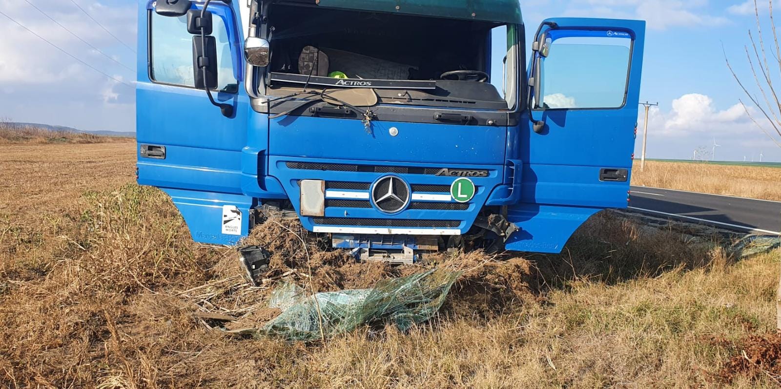 Județul Constanța/FOTO: Autocamion intrat într-un cap de pod