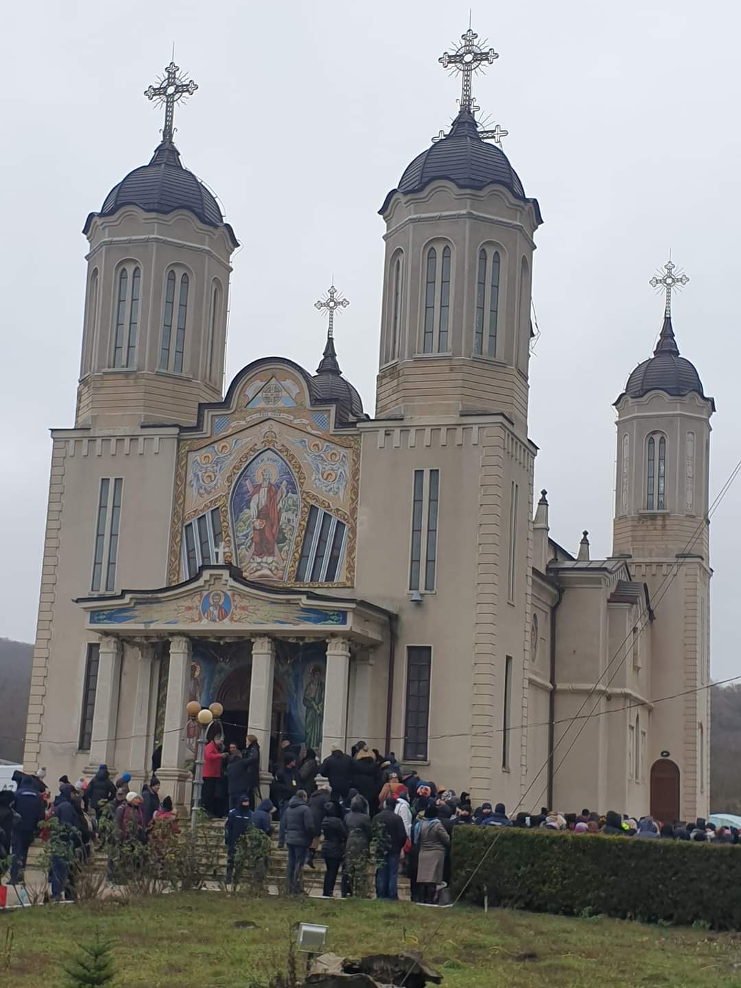 FOTO: Pelerinaj la peștera Sfântului Andrei