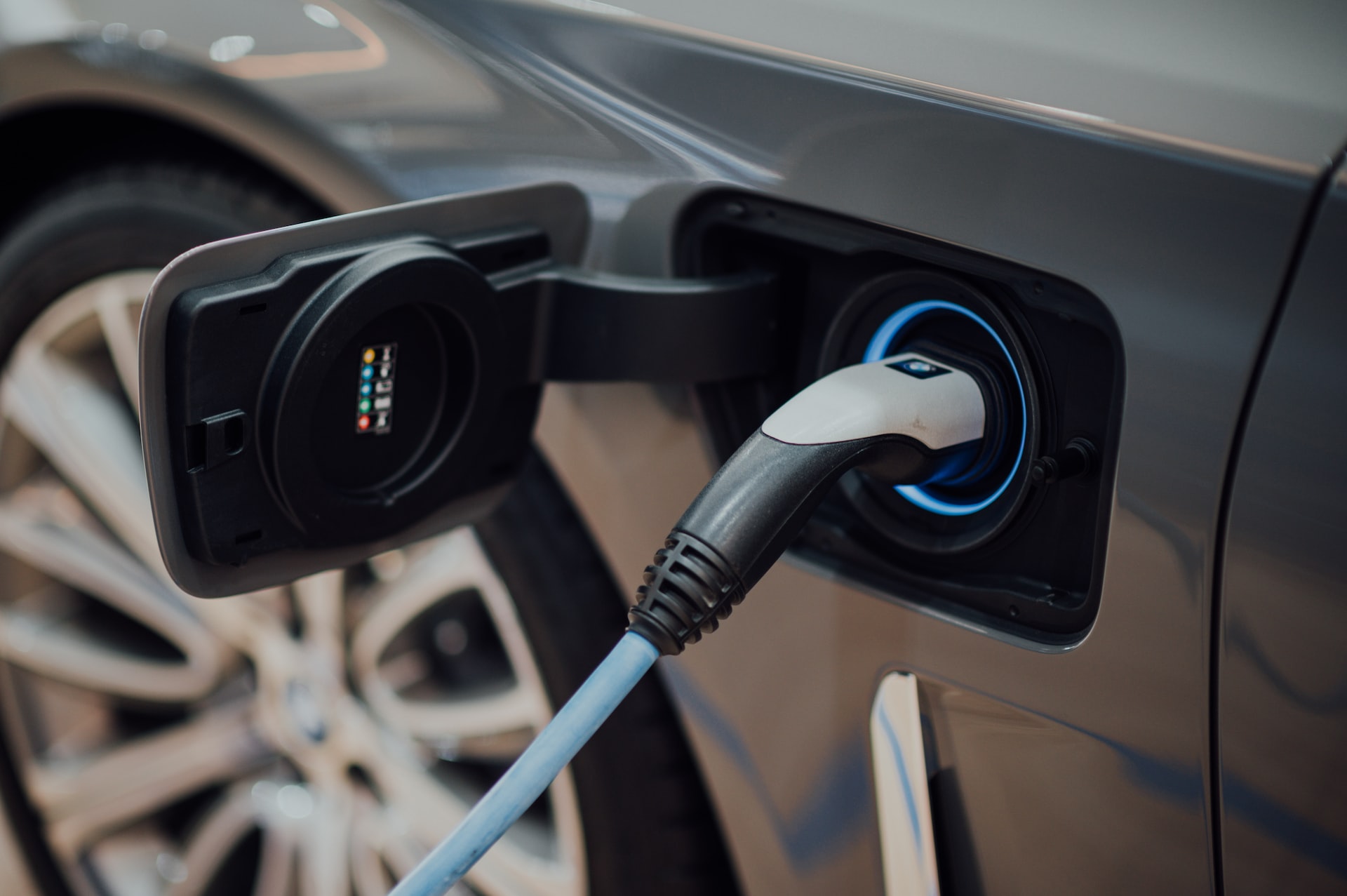 Șase stații de încărcare pentru mașini electrice vor fi instalate în localitatea Valu lui Traian