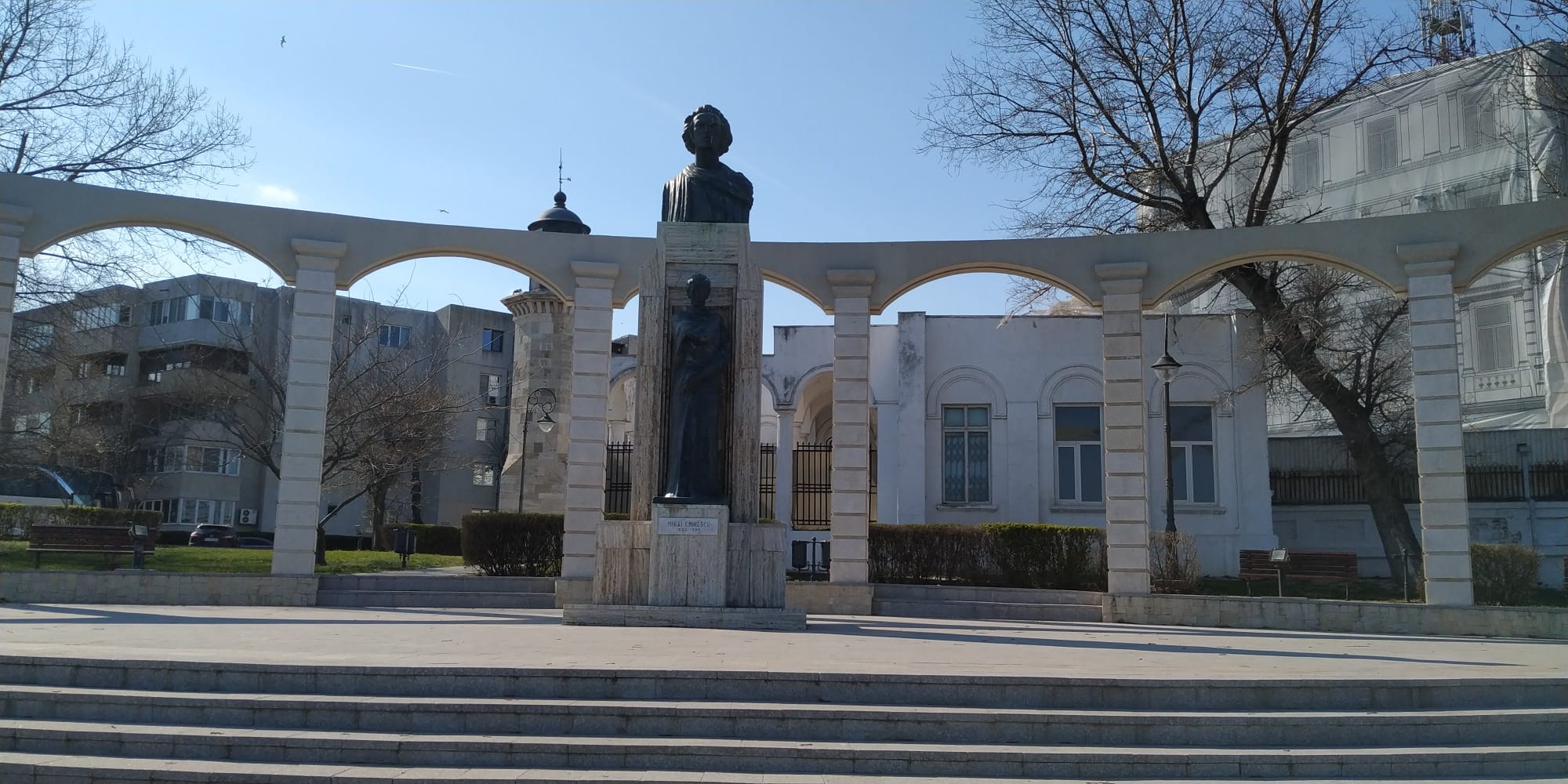 Poveştile Dobrogei | Bustul lui Eminescu, unul dintre cele mai cunoscute monumente de la malul mării