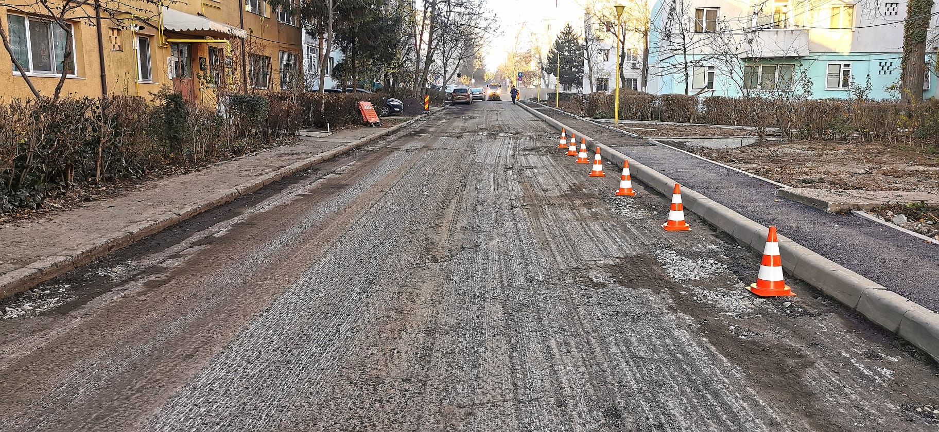CONSTANŢA: Continuă lucrările de recondiționare a carosabilului pe strada Sergent Nicolae Grindeanu din cartierul Km 4-5