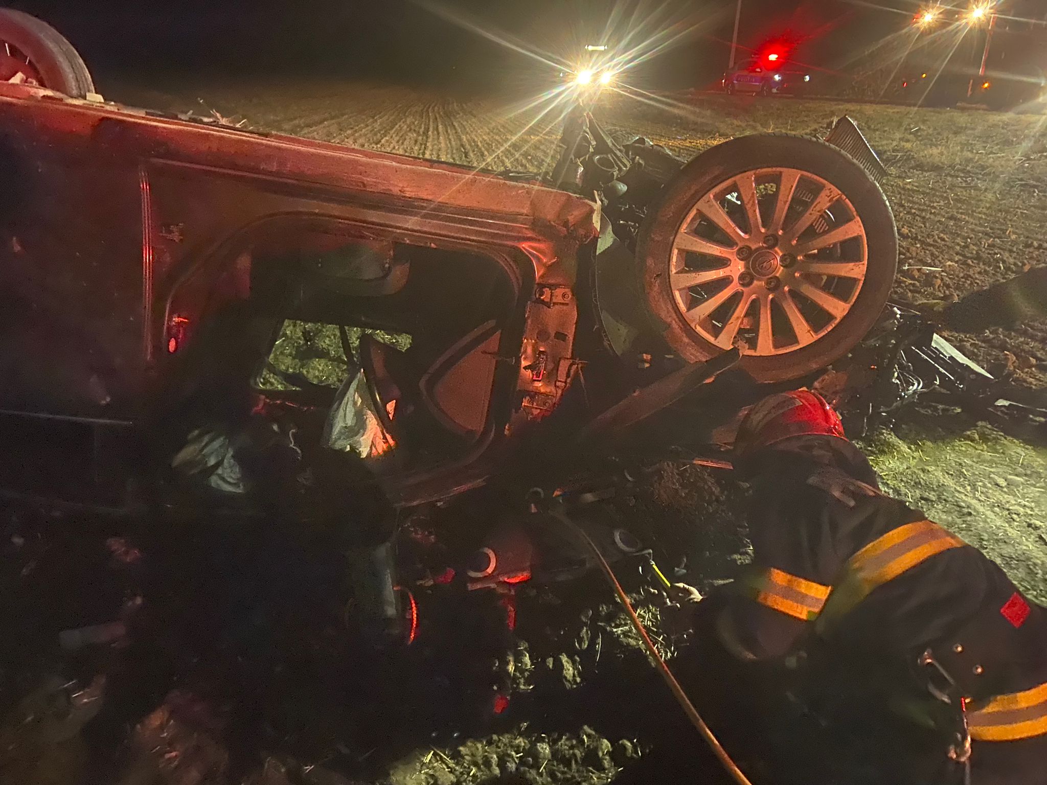 Județul TULCEA/FOTO: Accident rutier grav. O persoană a rămas încarcerată