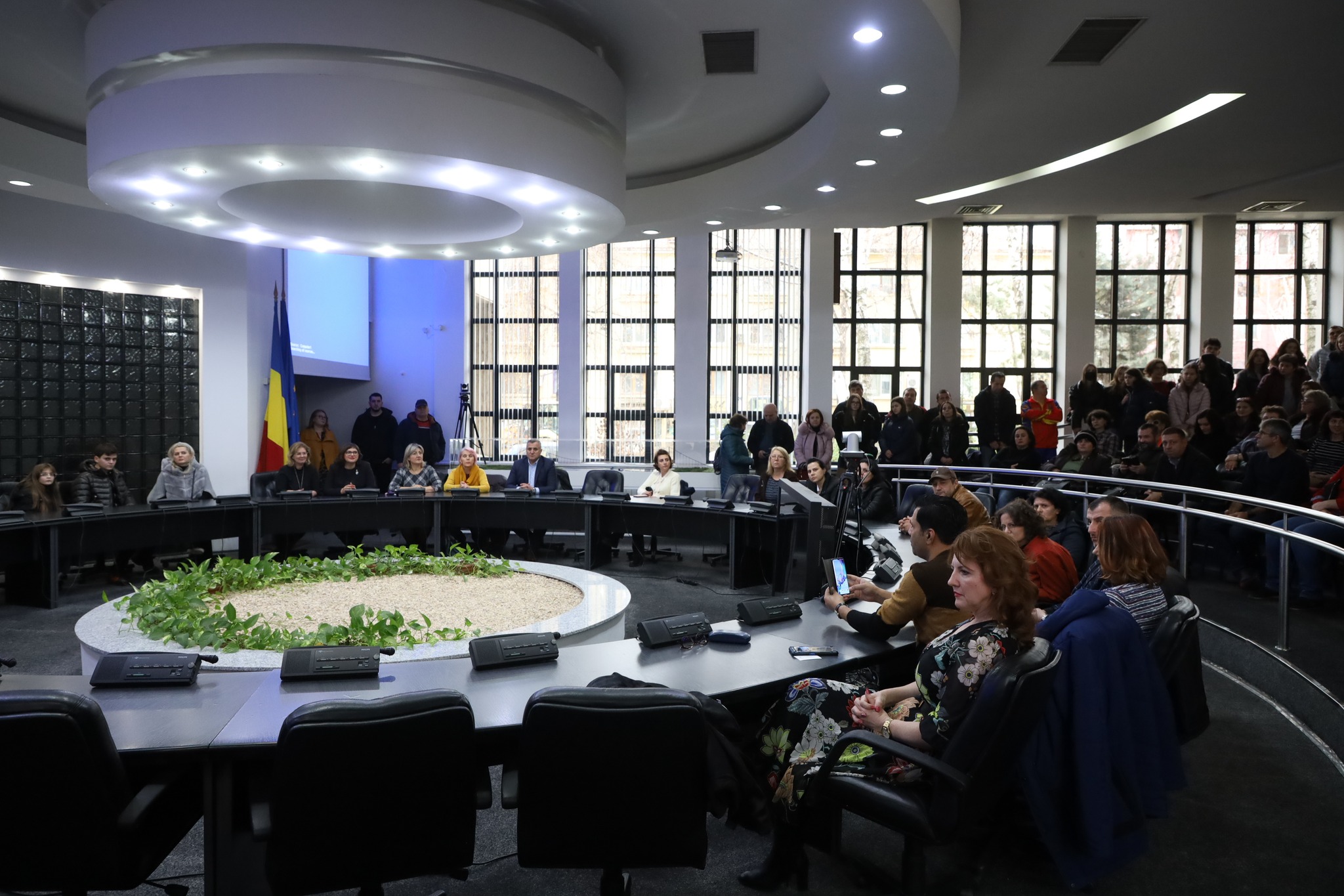 TULCEA: Elevii și sportivii care au obţinut performanţe, premiaţi de Primărie