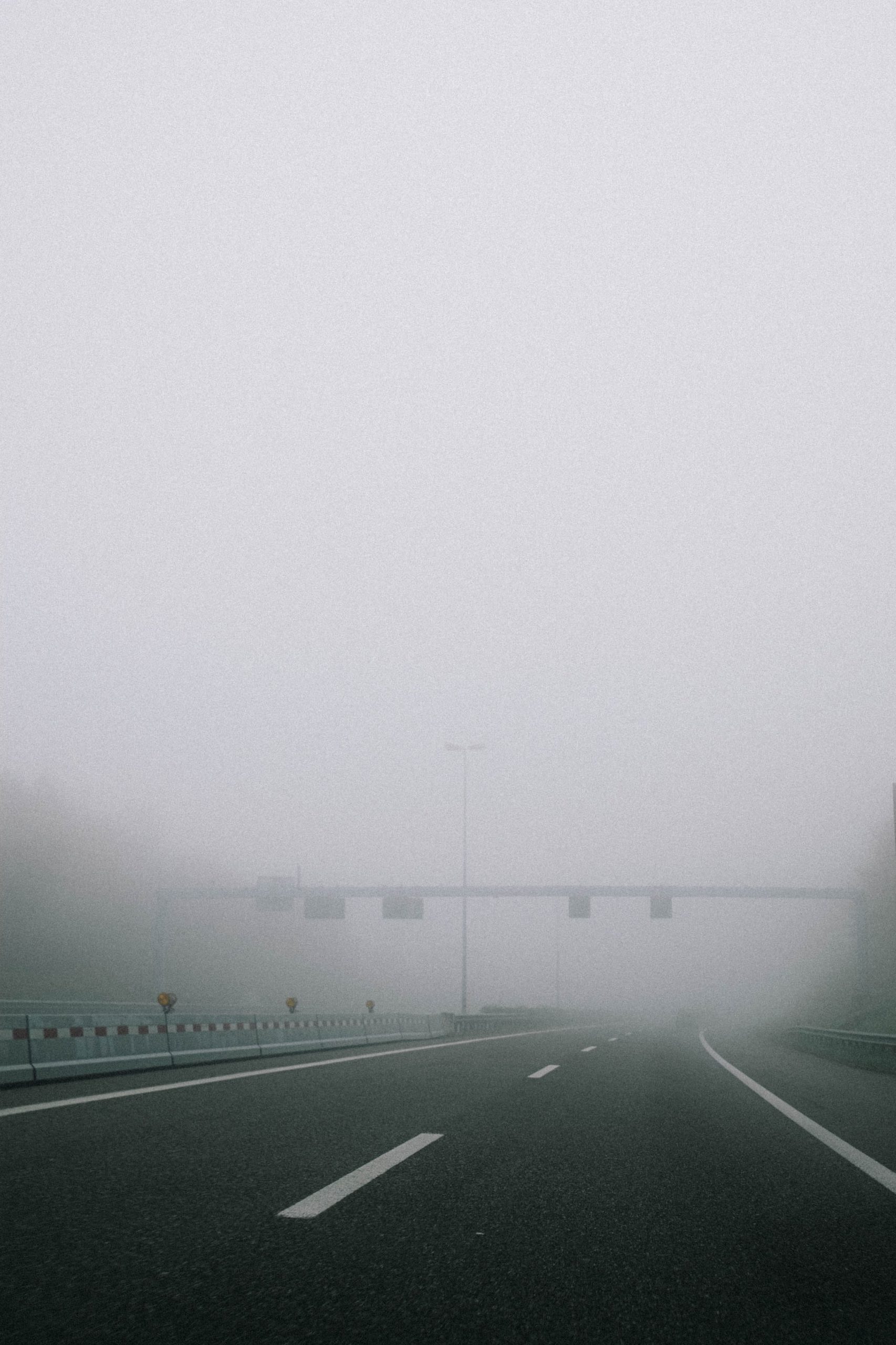 Atrenție, șoferi! Ceața reduce vizibilitatea pe Autostrada A2!