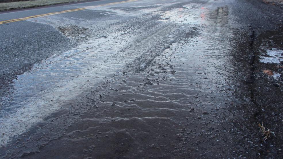 ANM: Cod galben de precipitaţii mixte şi polei în mai multe judeţe. Depuneri de polei vor fi şi în Dobrgea