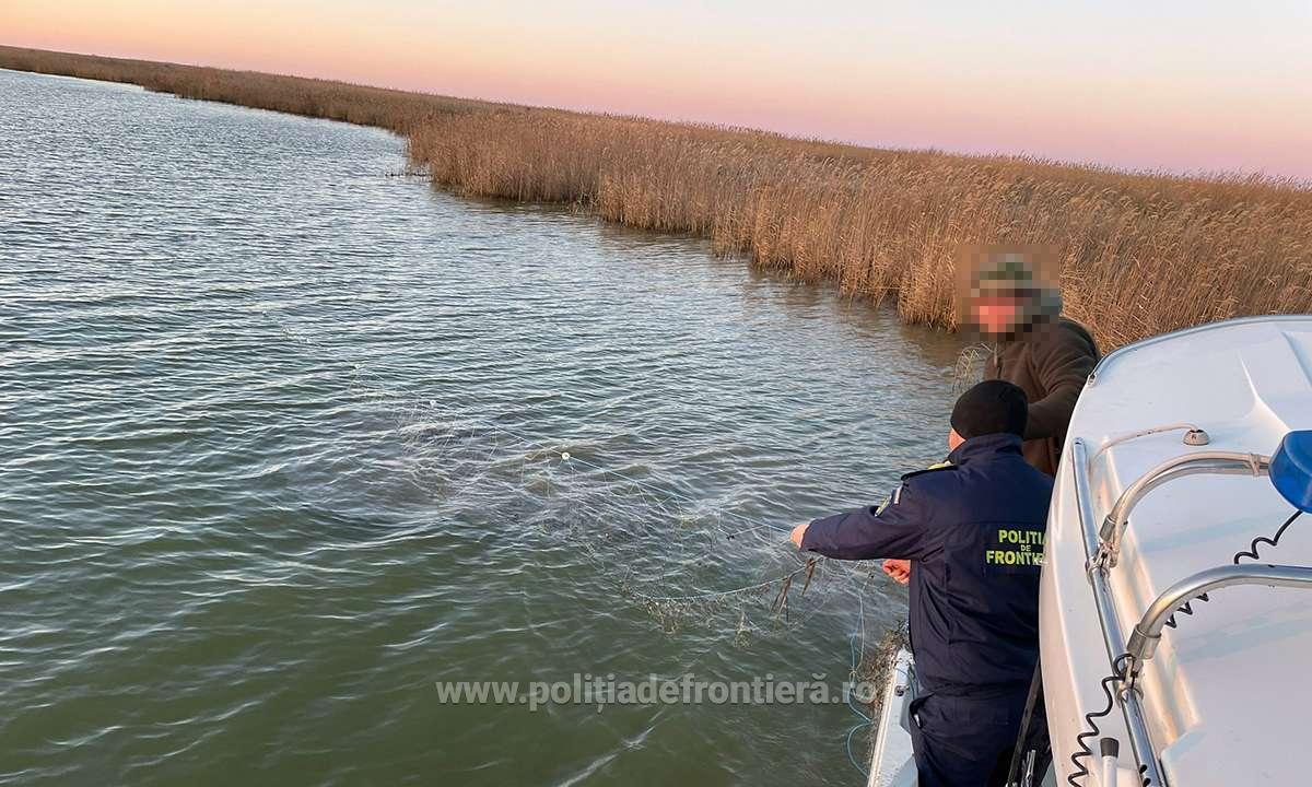 TULCEA: Peste 1,3 kilometri de plase monofilament aflate în zonă strict protejată, confiscate de Garda de Coastă