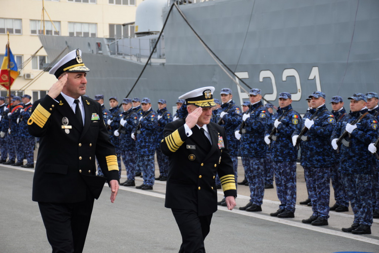 CONSTANȚA: Comandantul Marinei Militare a SUA a vizitat Academia Navală, portul militar şi fregata ‘Regele Ferdinand’
