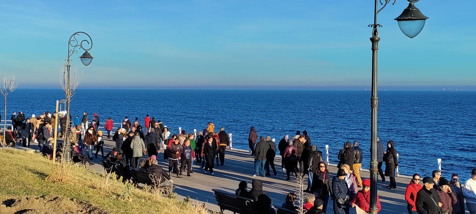 FOTO: Vremea caldă i-a scos pe constănțeni la plimbare