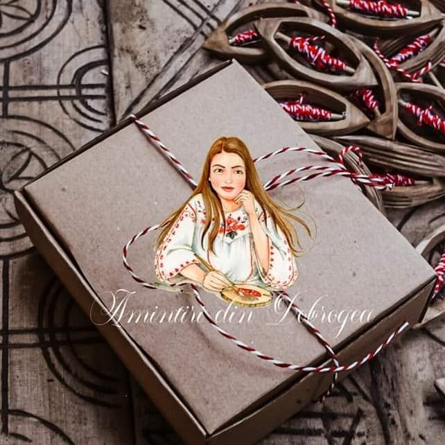 Ciocârlii, suveici cu fir de lână și căluți din lemn sunt mărțișoarele pe care artista hand-made, Lili Sumănaru, le pregătește pentru târgul de mărțișor