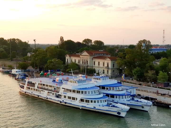 TULCEA: S-a dublat numărul elevilor din Deltă beneficiari de gratuitate pe transportul naval