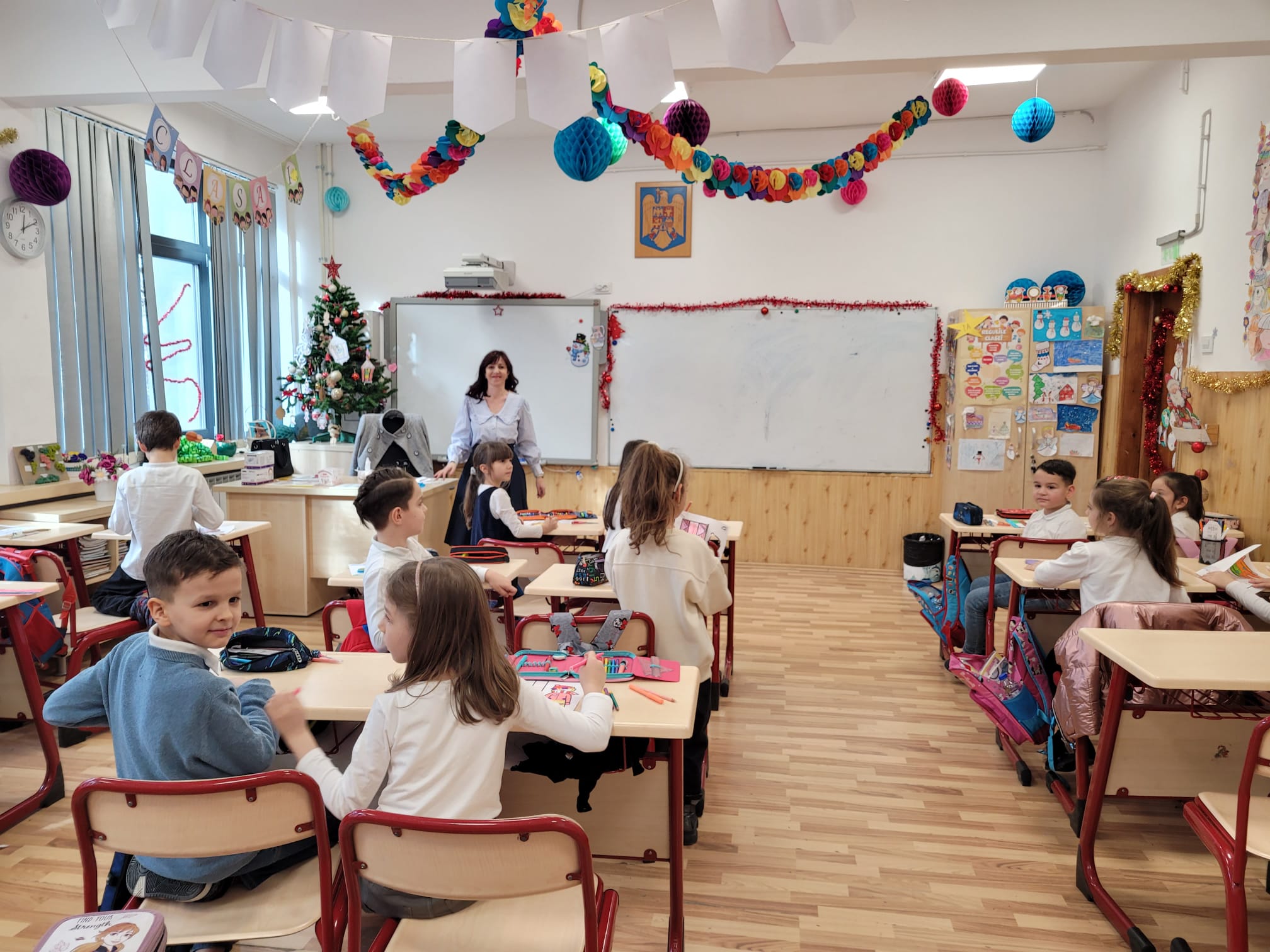 Elevii s-au întors astăzi în bănci. Ce măsuri sunt aplicate în şcolile din Constanţa, pentru prevenirea răspândirii infecţiilor respiratorii