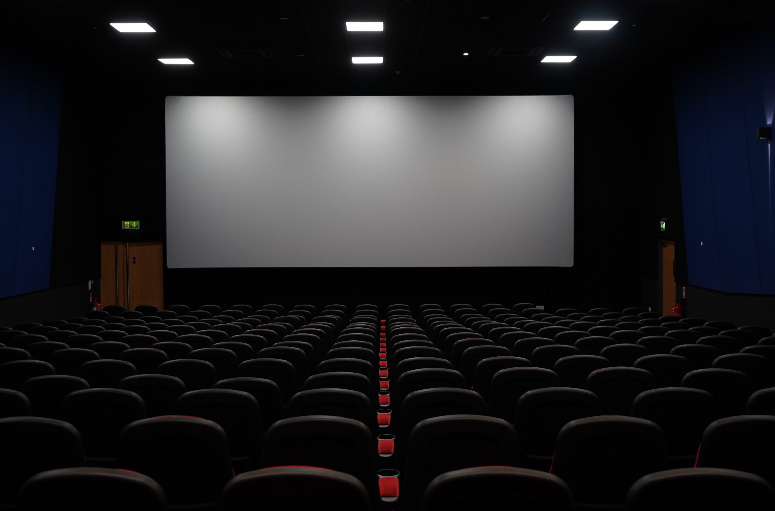 În cinematografele constănţene se menţine şi săptămâna aceasta filmul lui James Cameron, AVATAR 2 – CALEA APEI