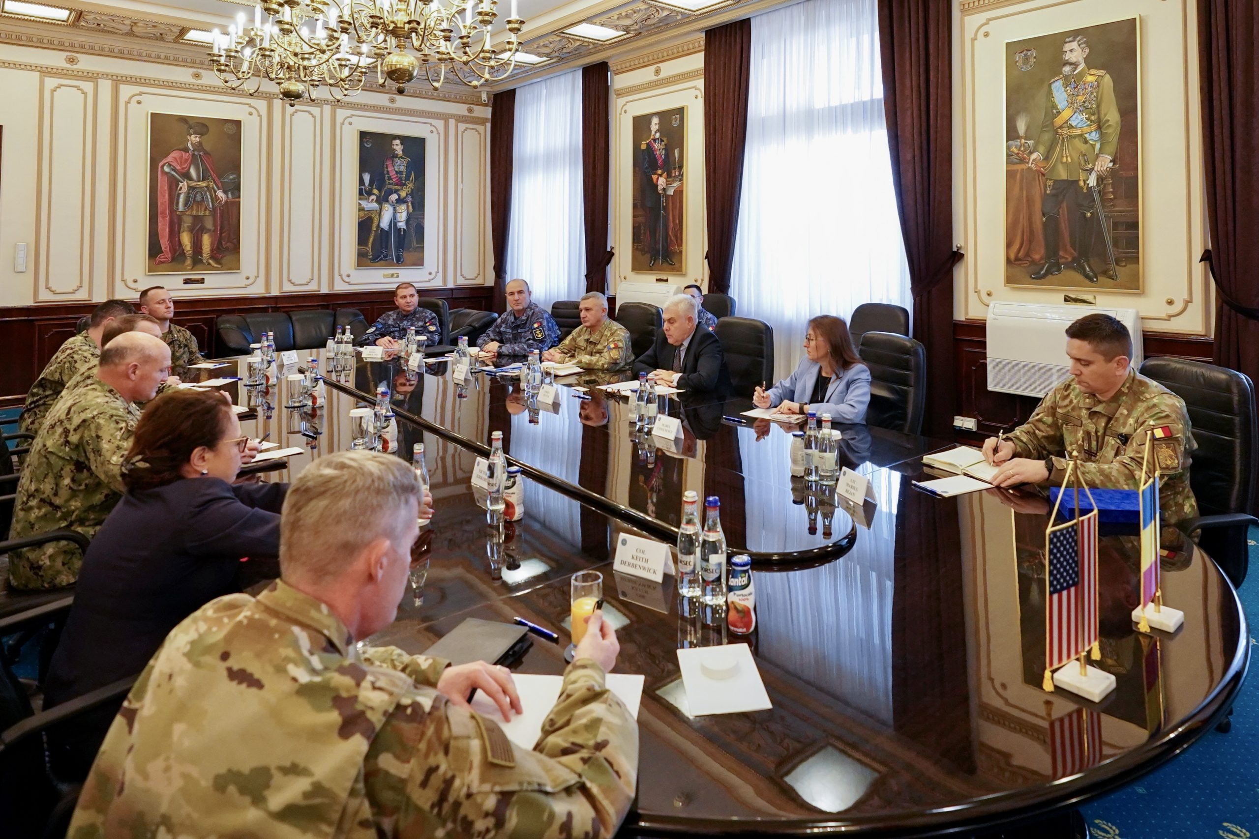 CONSTANŢA: Comandantul Marinei Militare a SUA a vizitat Academia Navală, portul militar şi fregata „Regele Ferdinand“