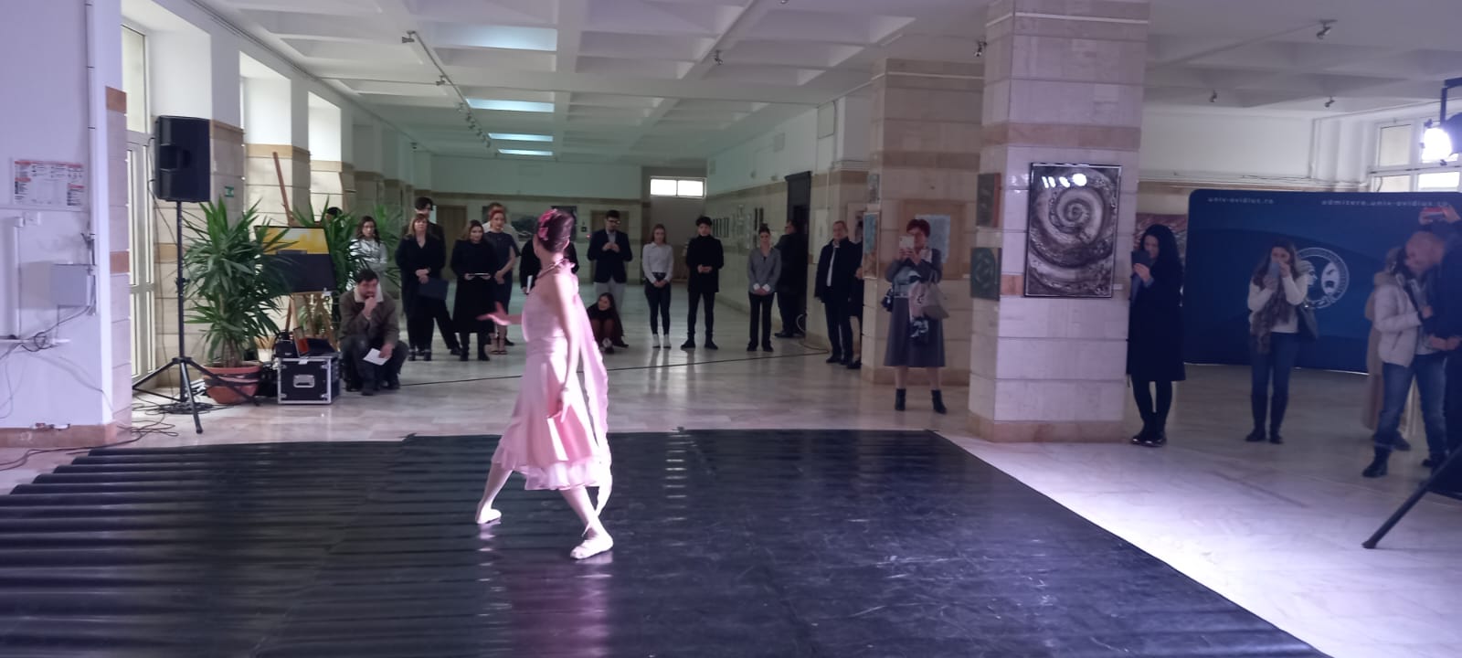Spectacol în memoria lui Mihai Eminescu la Universitatea Ovidius
