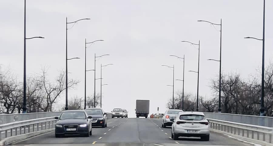 NĂVODARI: Pe Pod Ecluză se circulă pe 3 benzi