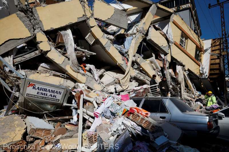 Cutremur în Turcia şi Siria: Peste 9.500 de morţi. Eforturile de salvare continuă
