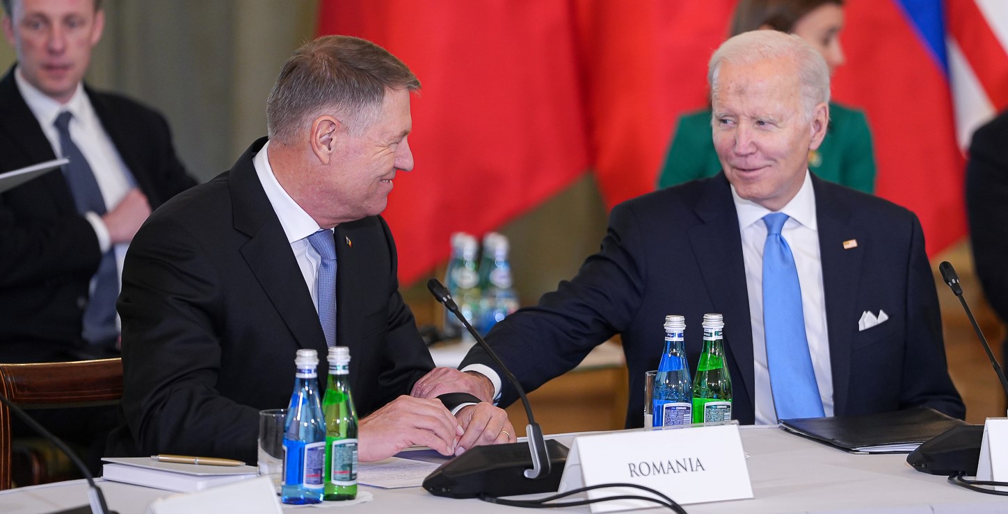 Preşedintele Iohannis: Avem datoria de a arăta fermitate în apărarea păcii; prezenţa militară americană crescută trebuie să continue