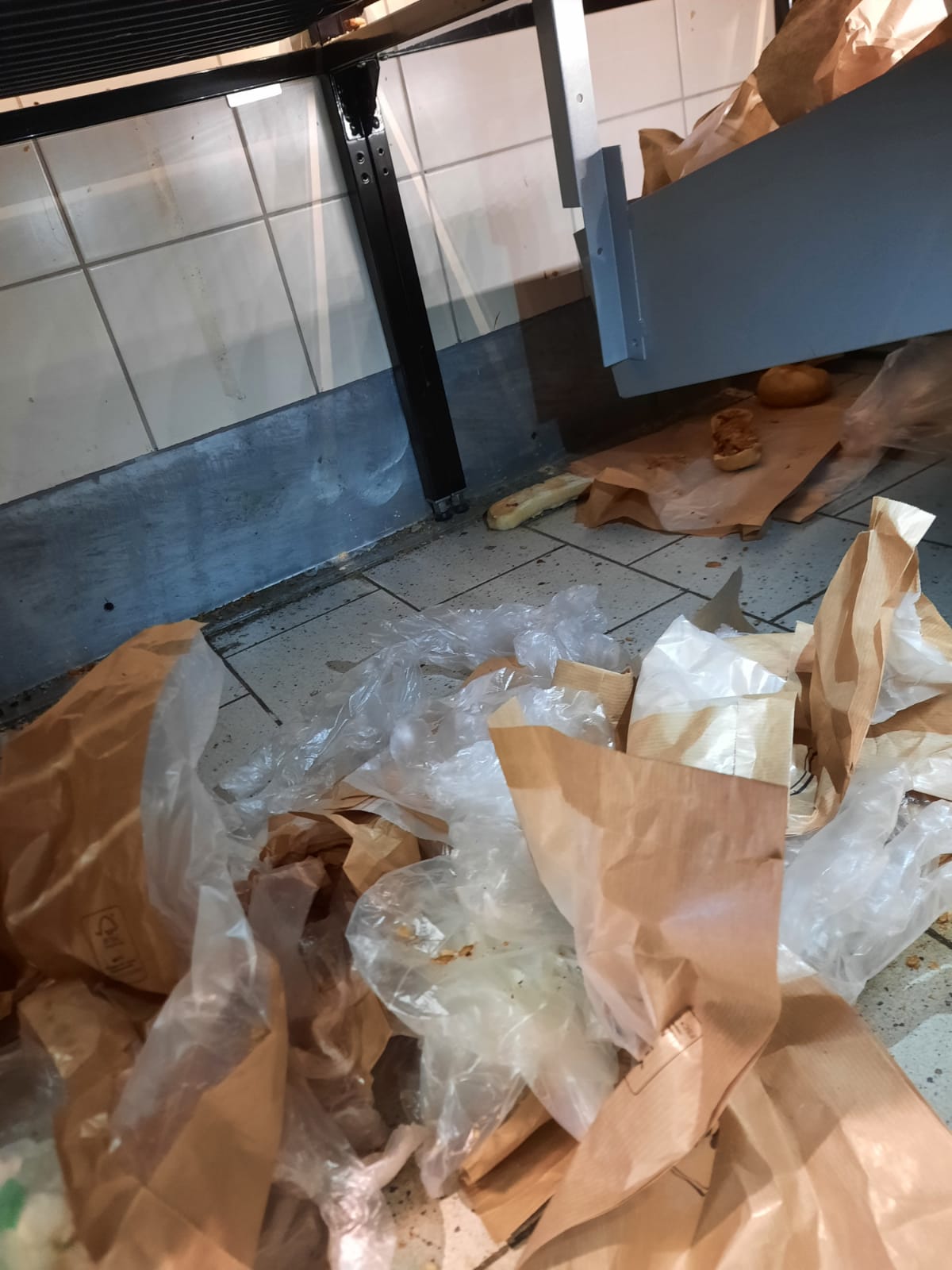FOTO – CONSTANȚA/NĂVODARI: Nereguli la magazinele Lidl. Zone din supermarket închise temporar de Comisarii pentru Protecţia Consumatorilor