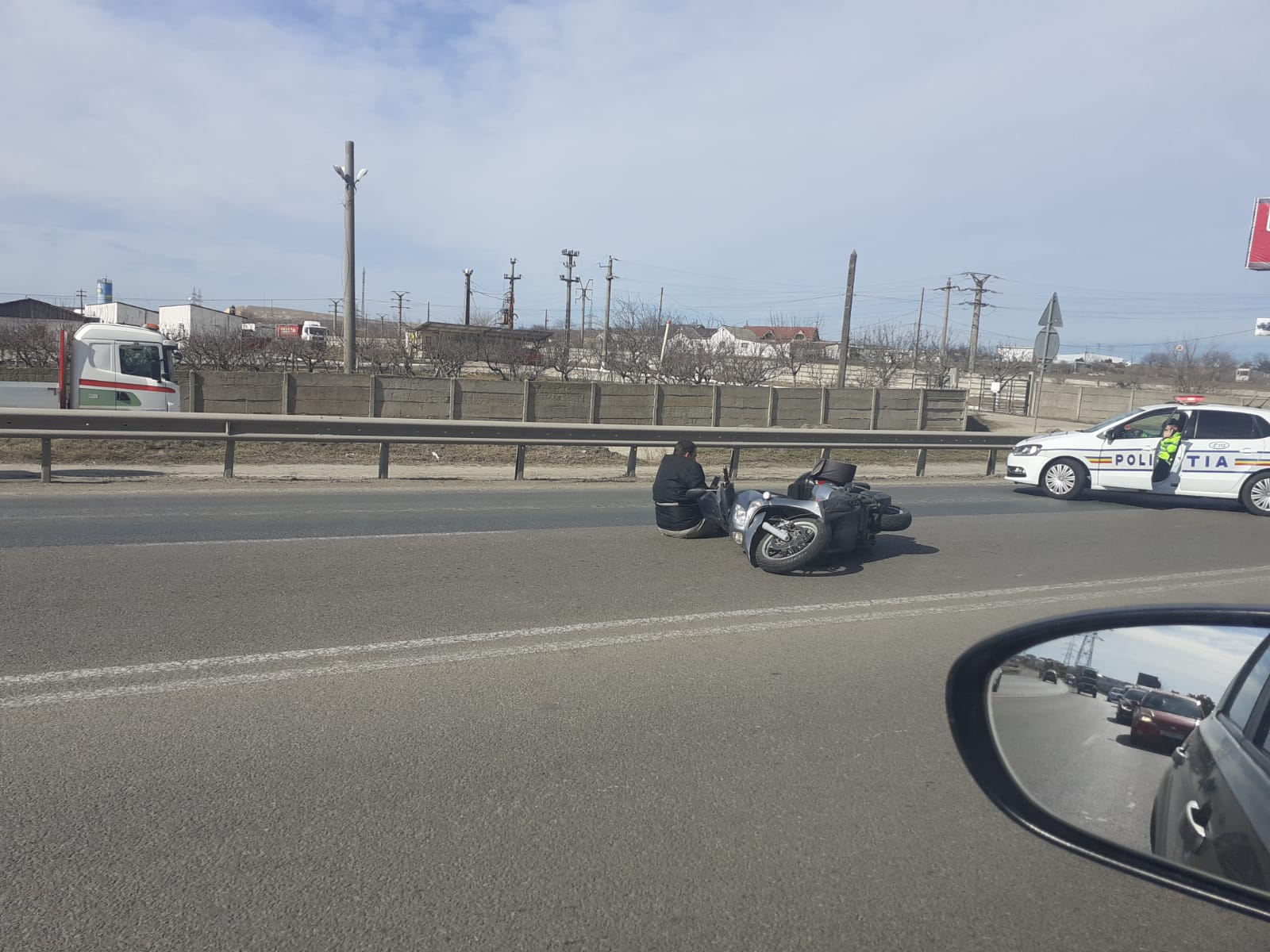 FOTO: Motociclist implicat într-un accident rutier în zona Podului Ovidiu