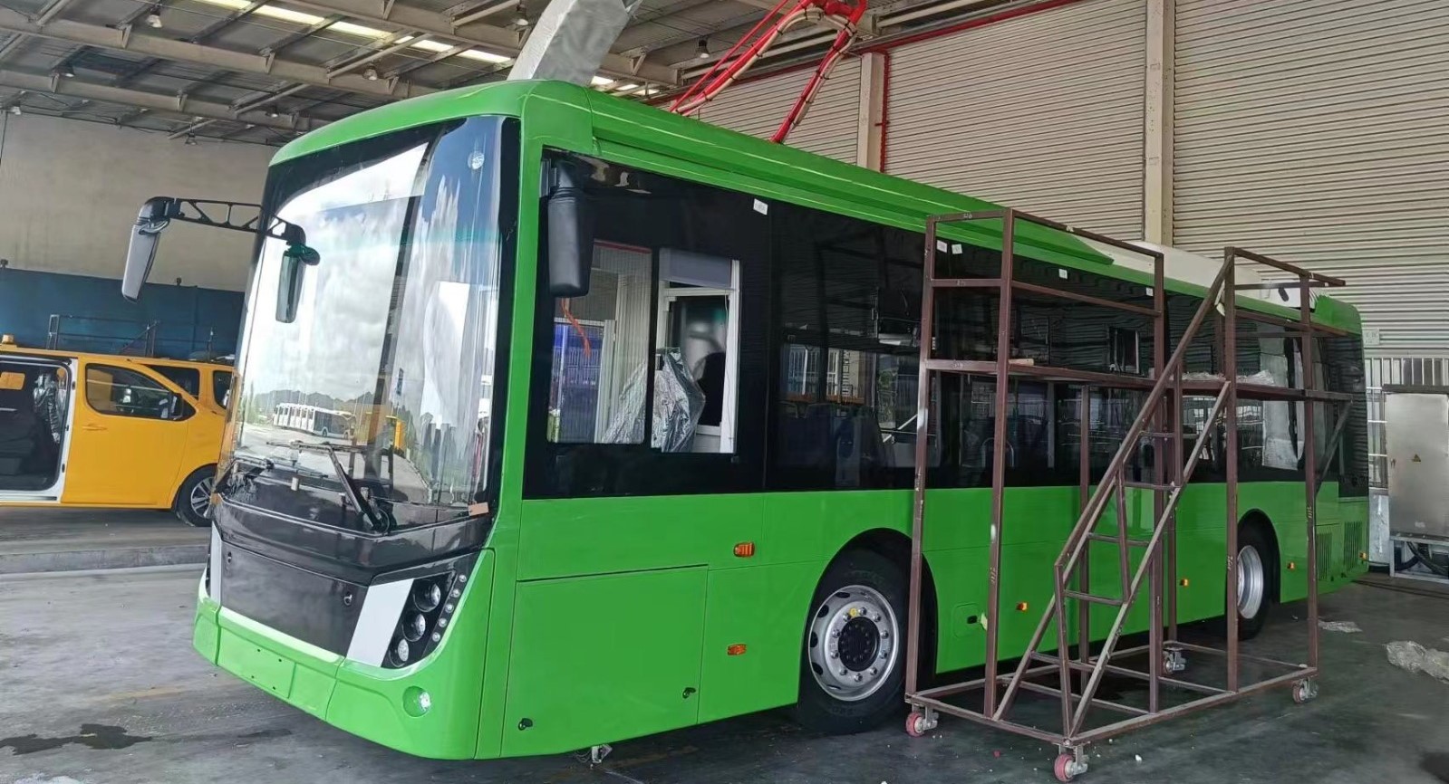TULCEA: A fost semnat contractul de furnizare pentru 20 de autobuze electrice şi staţiile de încărcare aferente