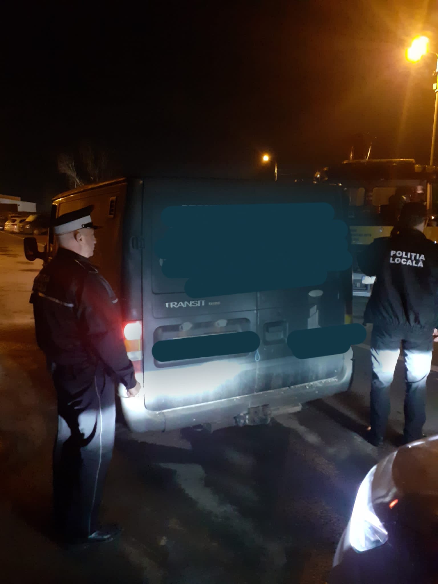 CONSTANȚA: autoutilitară confiscată și amendă de 30.000 de lei pentru aruncarea deșeurilor în loc nepermis