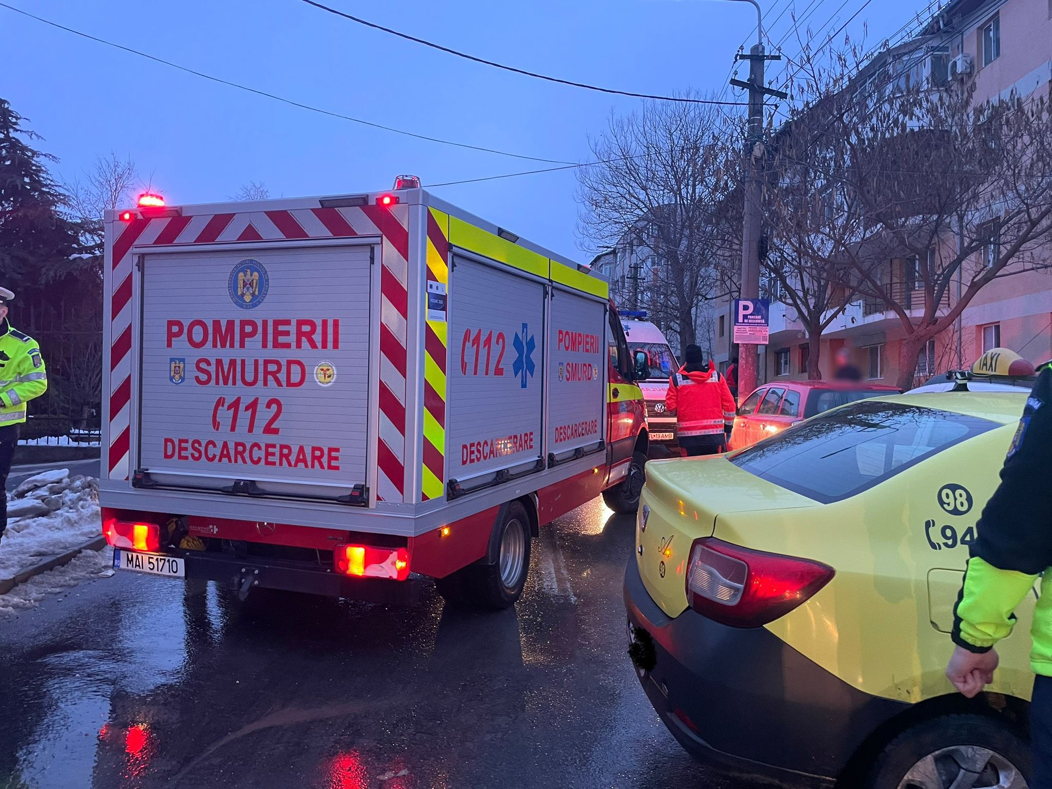 TULCEA: O persoană a fost rănită în urma unui accident rutier în care au fost implicate trei autovehicule