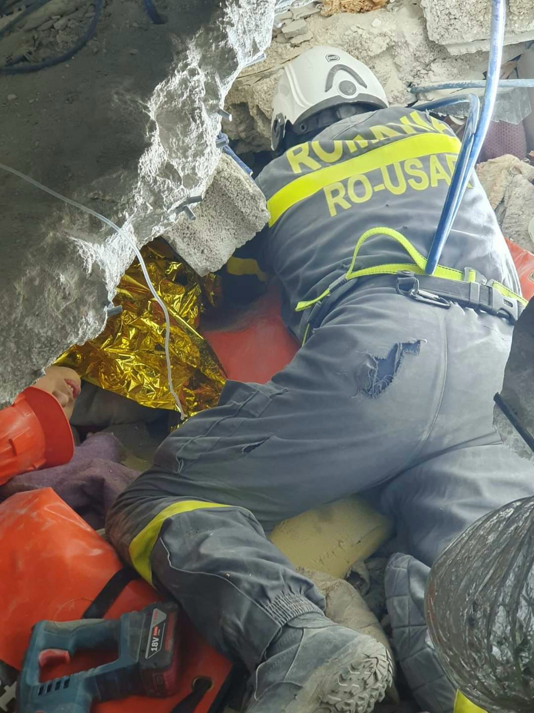 TURCIA: la patru zile de la cutremurele devastatoare, miracole încă se întâmplă! Salvatorii români au scos încă o persoană în viață de sub dărâmături